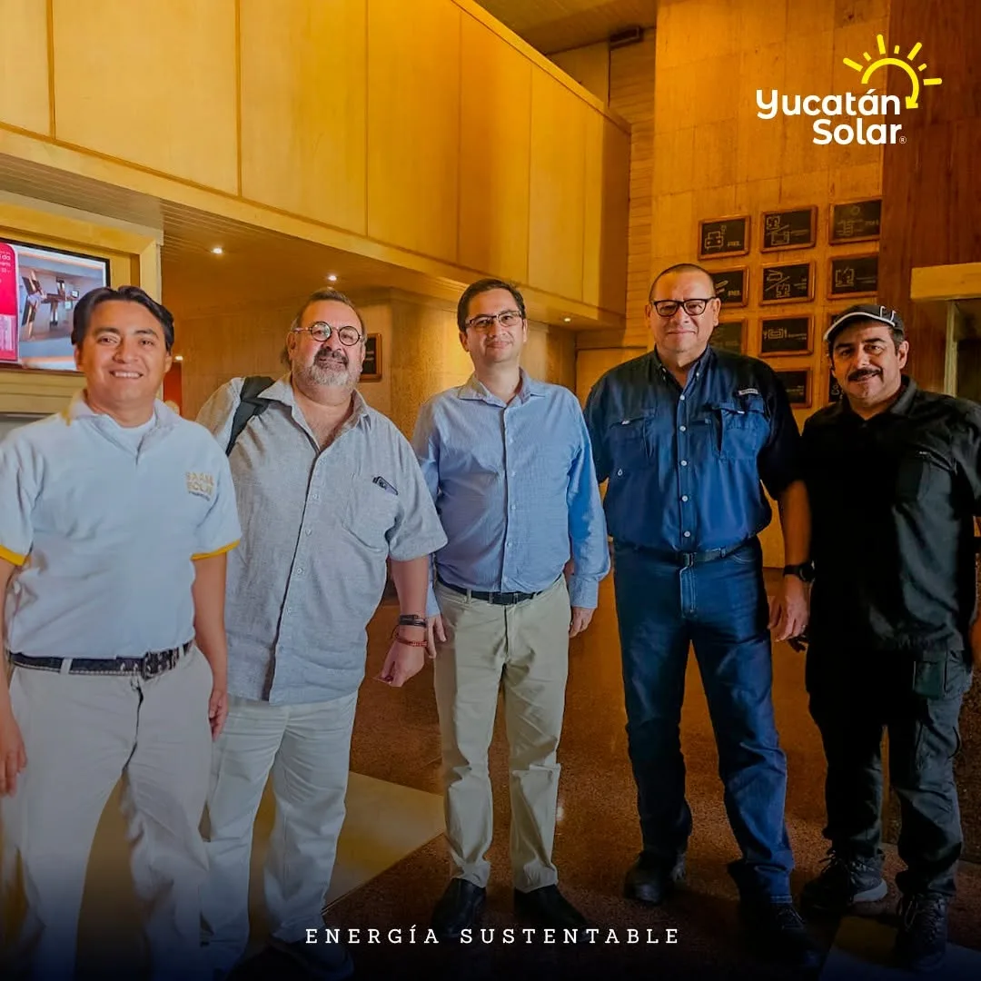 El M. en C. Juan José Aguayo Puc con los participantes de la reunión de alto nivel en la Ciudad de México