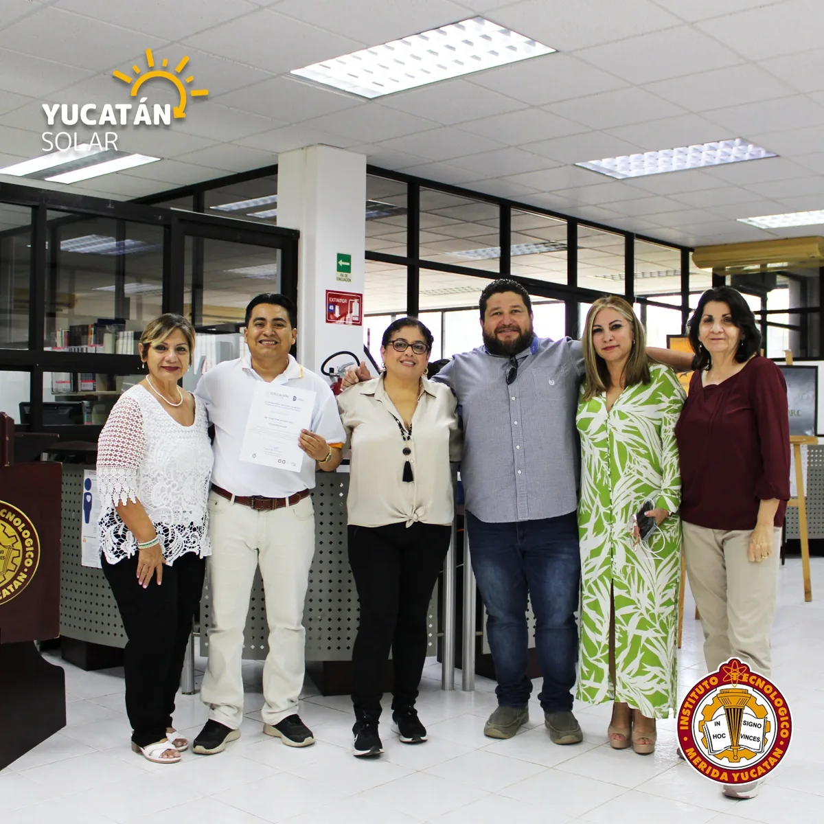 El M. en C. Juan José Aguayo Puc con el comité organizador y el jurado del XI Coloquio de Administración Aplicada 2023