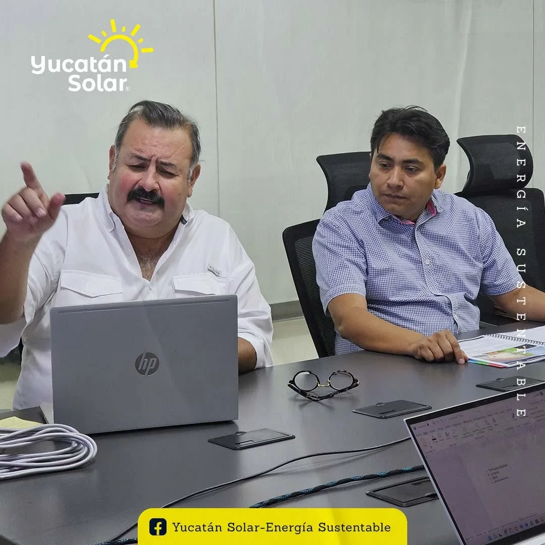 El M. en C. Juan José Aguayo Puc durante el intercambio técnico en la CREE