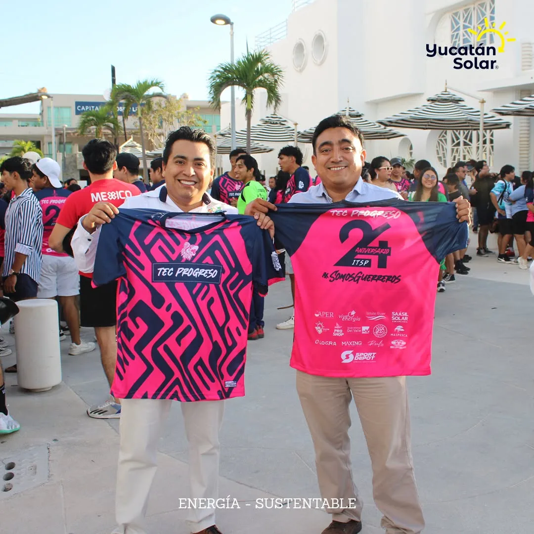 La playera conmemorativa del 24.º aniversario del TecNM Progreso con el logo de Saásil Solar