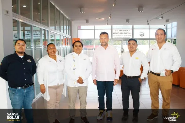 Representantes del Consejo de Vinculación en el Centro de Información del TecNM Progreso