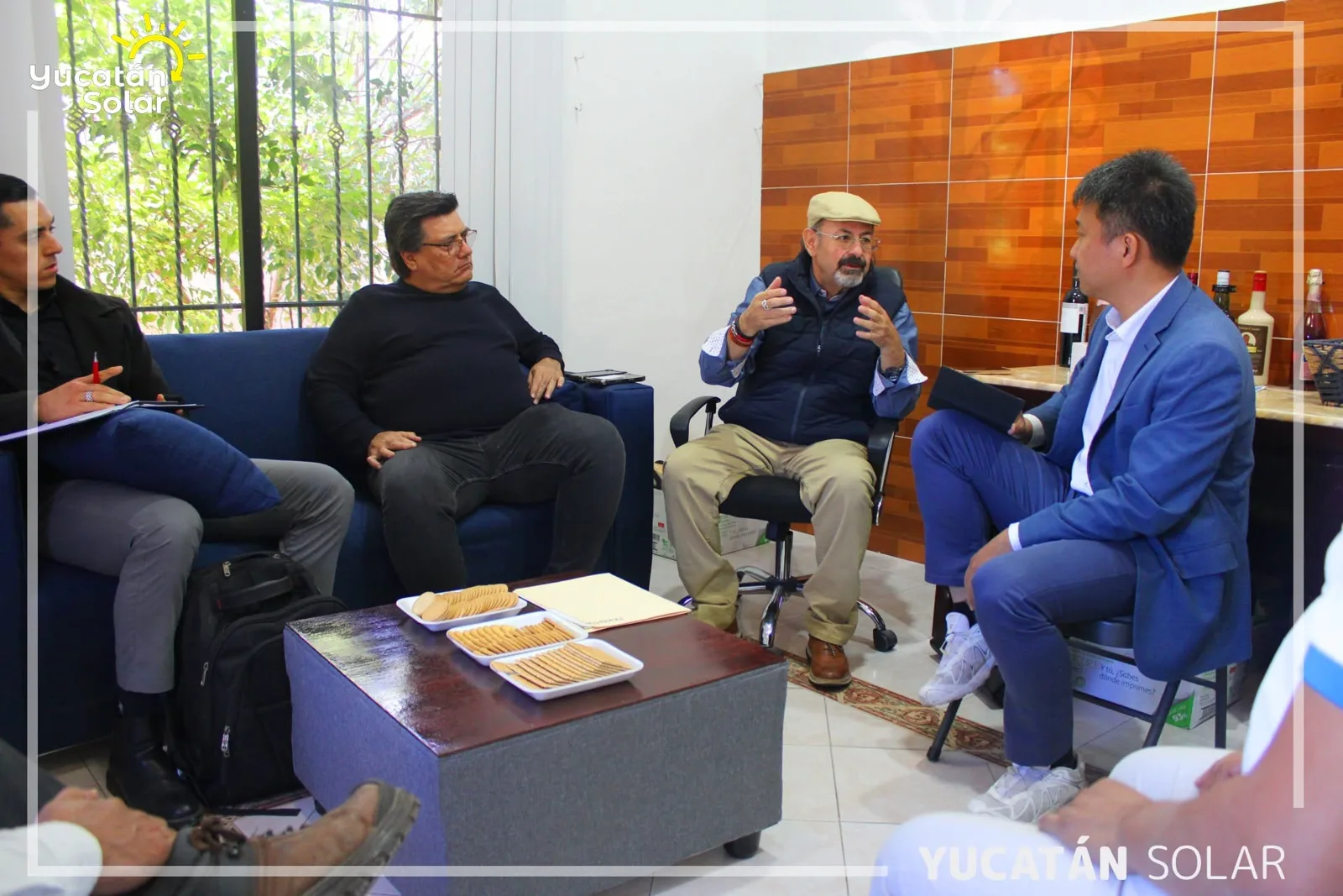 Reunión estratégica en las oficinas de Yucatán Solar