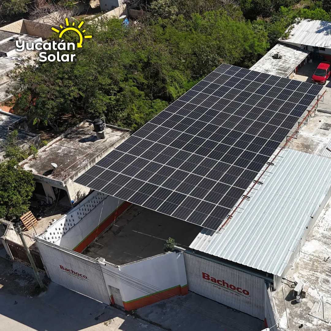 Instalación de paneles solares en Yucatán